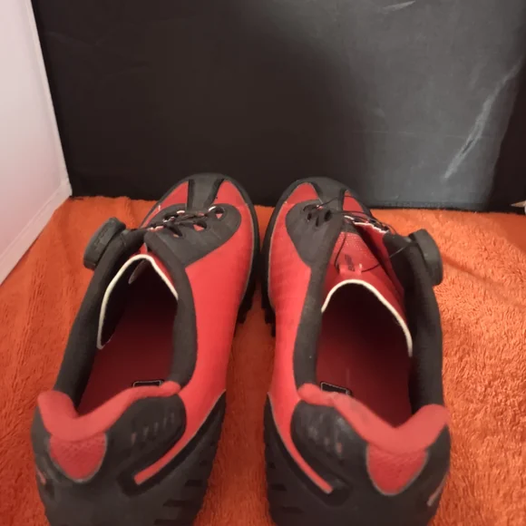 Bontrager Men's Red and Black Cycling Shoes - Picture 6 of 7
